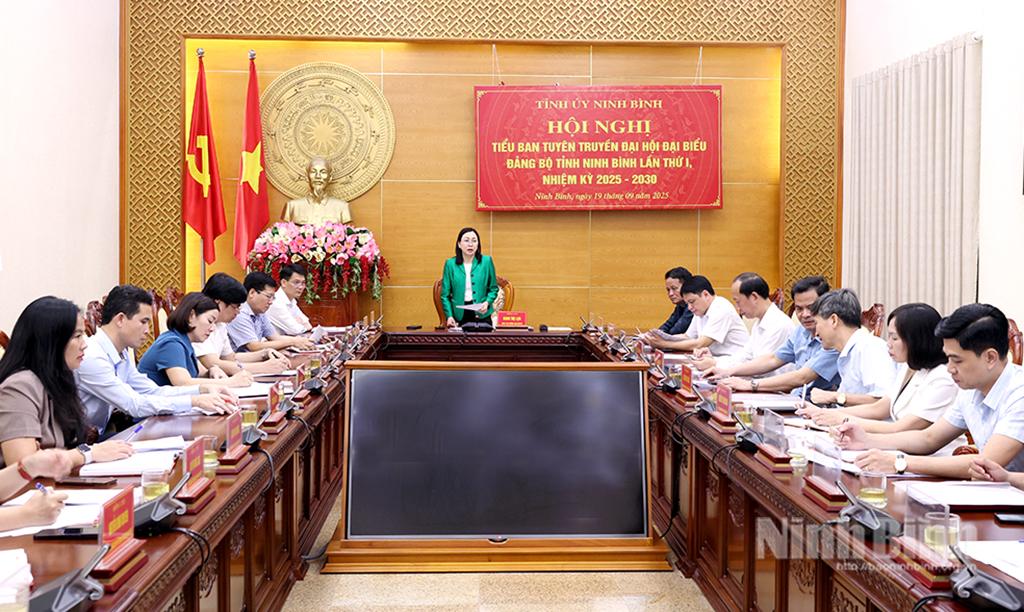 Các đại biểu dự hội nghị.