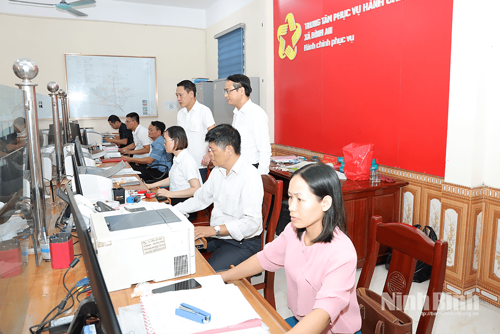 Hoạt động của Trung tâm Phục vụ hành chính công xã Bình An, tỉnh Ninh Bình. Ảnh: P.V