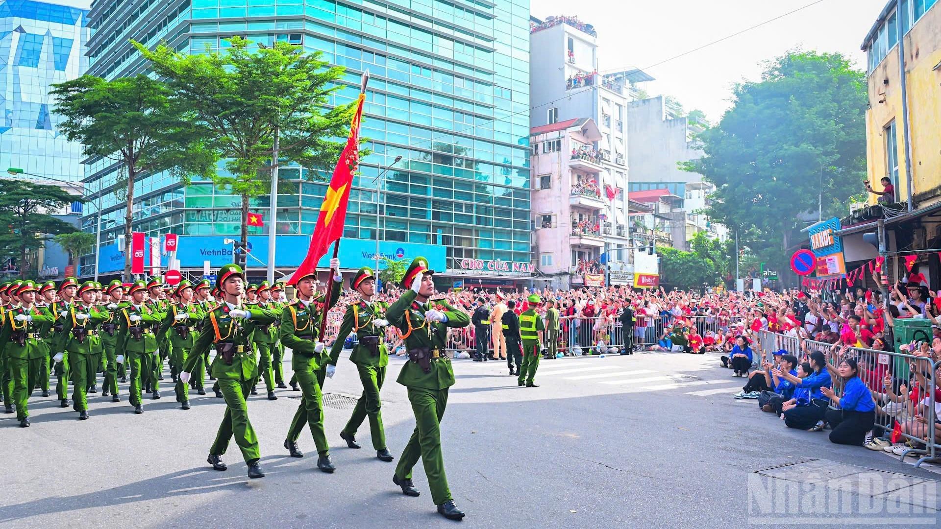 Lực lượng Công an nhân dân tham gia Lễ diễu binh, diễu hành cấp quốc gia kỷ niệm 80 năm Cách mạng Tháng Tám và Quốc khánh 2/9. (Ảnh: BẢO LONG)