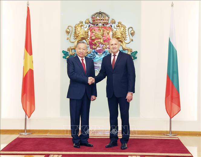 Tổng Bí thư Tô Lâm và Tổng thống Cộng hòa Bulgaria Rumen Radev tại Phủ Tổng thống. Ảnh: Thống Nhất/TTXVN