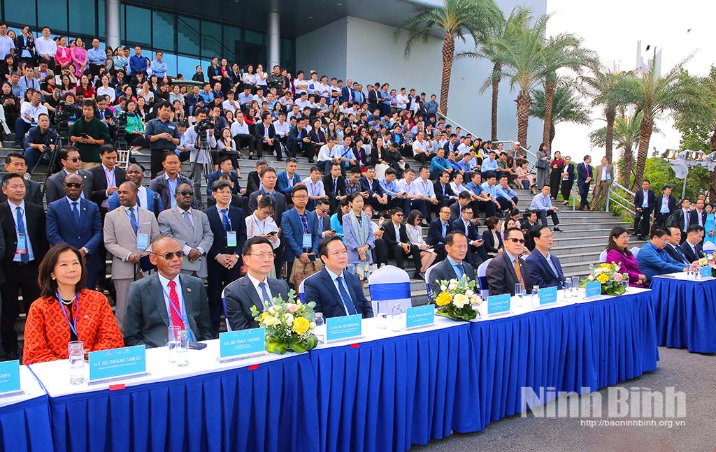 Các đại biểu tham dự Khai mạc Tuần lễ Số Quốc tế Việt Nam 2025.