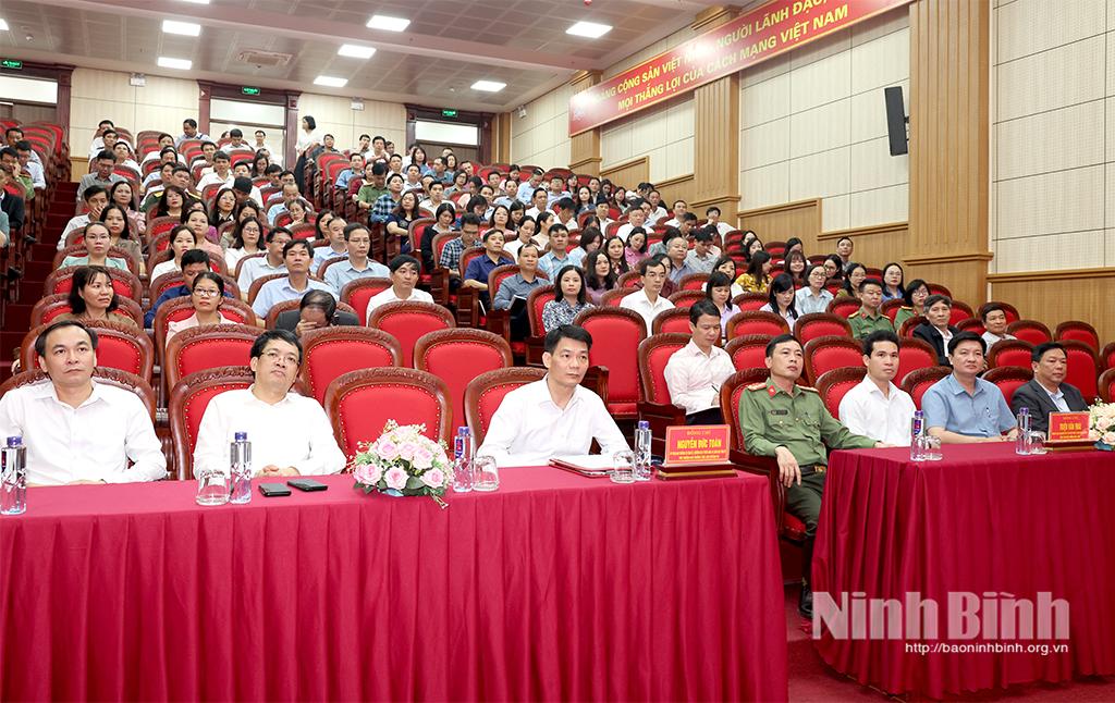 Các đại biểu dự hội nghị.