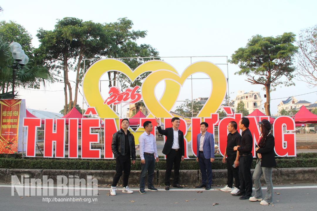 Các đơn vị phối hợp tổ chức Lễ hội hoa xuân-phố đi bộ phường Thiên Trường triển khai các nội dung, bảo đảm tiến độ tổ chức.