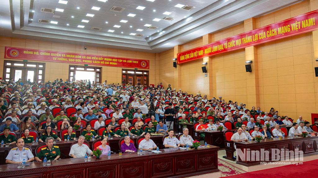 Các đại biểu dự Lễ kỷ niệm 60 năm thành lập Lữ đoàn Hải quân 101.