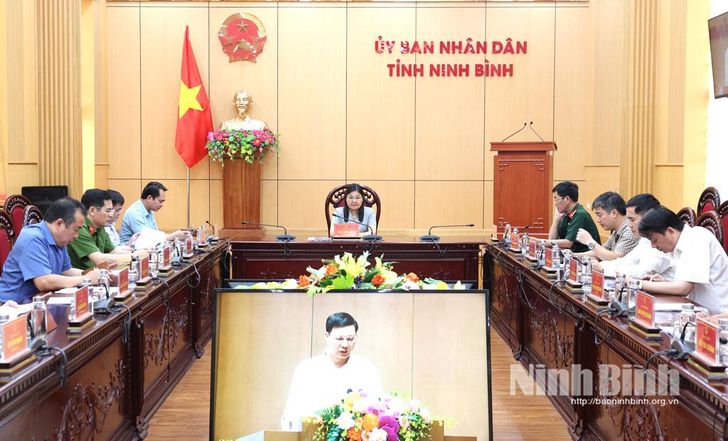 Các đại biểu dự hội nghị tại điểm cầu Ninh Bình.