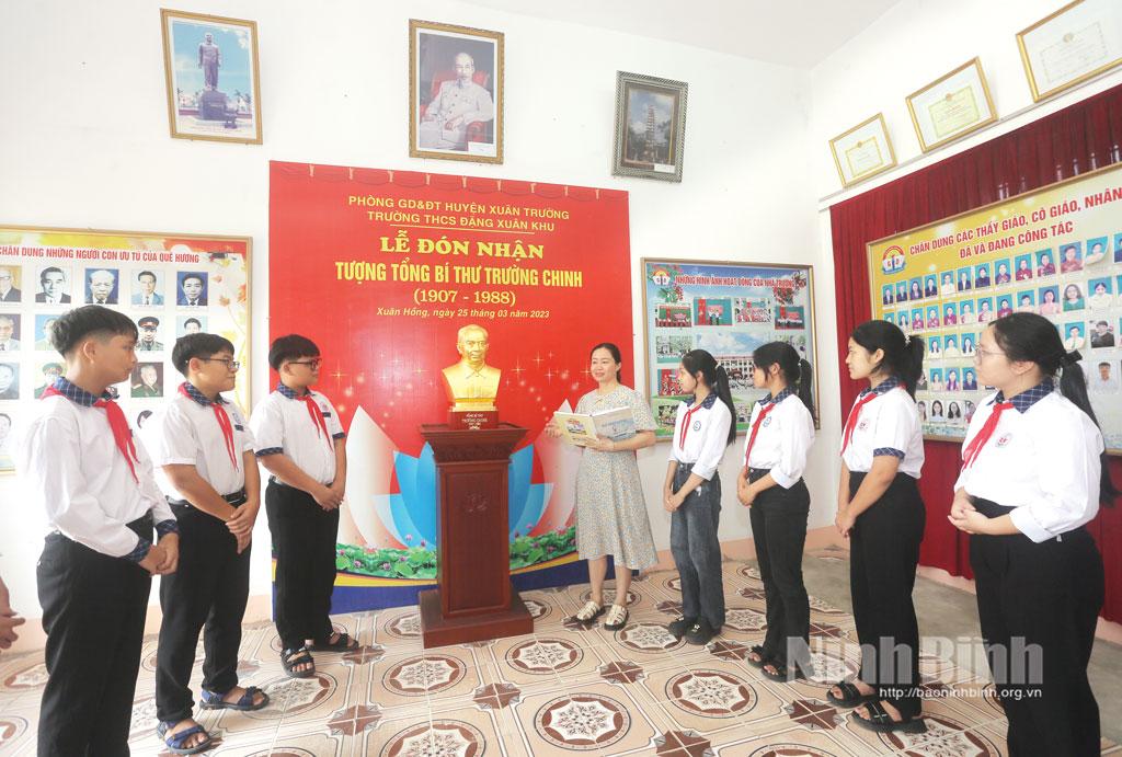 Giáo dục truyền thống yêu nước, cách mạng cho học sinh Trường THCS Đặng Xuân Khu, xã Xuân Hồng.