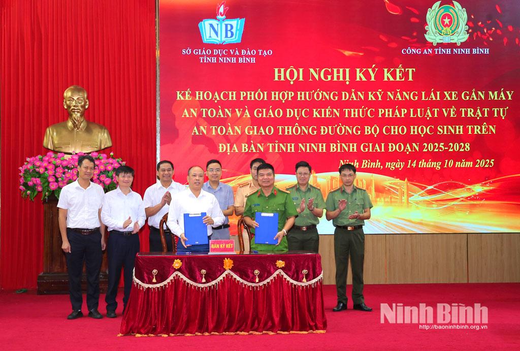 Công an tỉnh và Sở Giáo dục và Đào tạo ký kết chương trình phối hợp giai đoạn 2025-2028.