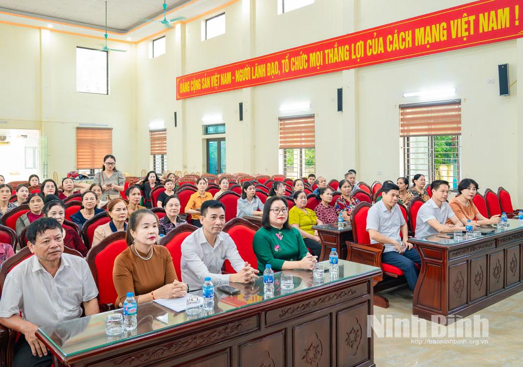 Các đại biểu tham dự lớp tập huấn, bồi dưỡng hát chèo, hát văn, hát xẩm.