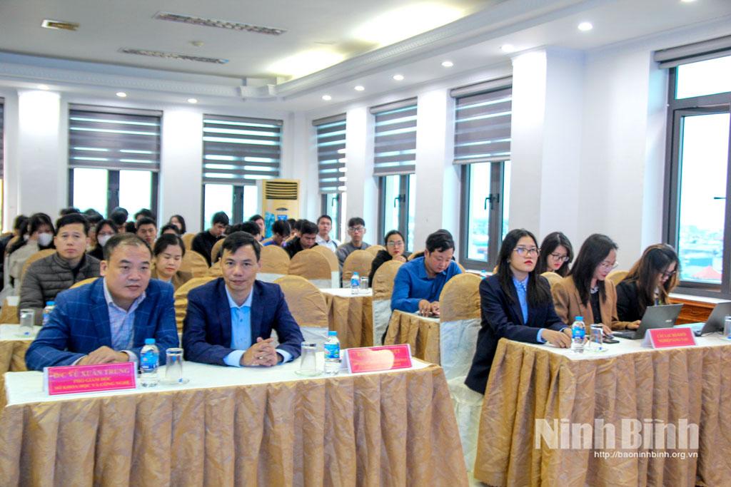 Các đại biểu dự hội nghị.