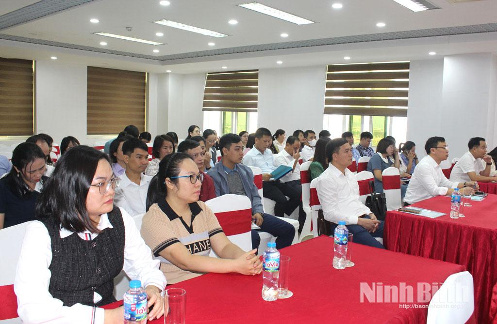 Các đại biểu dự hội nghị tập huấn.