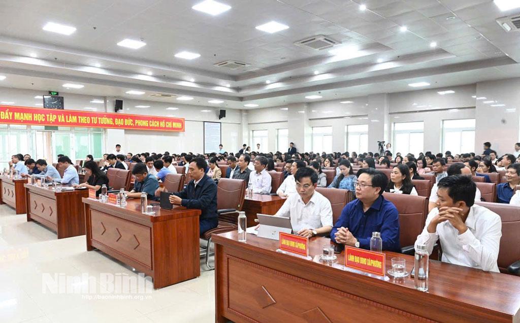 Các đại biểu dự hội nghị.