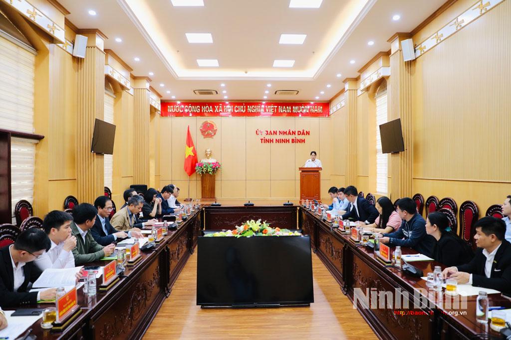 Quang cảnh buổi làm việc.