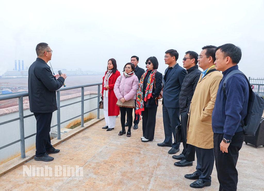 Đoàn công tác tham quan Khu công nghiệp thí điểm xanh và ít carbon Lô Tây.
