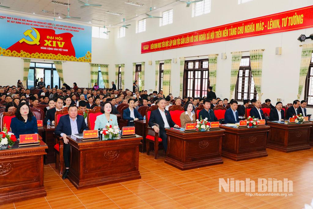 Đồng chí Phó Chủ tịch Quốc hội Nguyễn Thị Thanh và các vị đại biểu Quốc hội tỉnh dự buổi tiếp xúc cử tri tại xã Lai Thành.