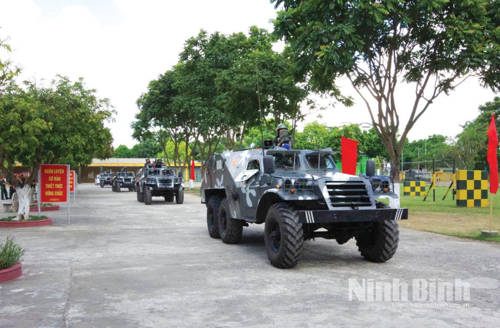 Đại đội Trinh sát cơ giới 2 (Bộ Chỉ huy Quân sự tỉnh) sẵn sàng lên đường làm nhiệm vụ. Ảnh: Hồng Nam