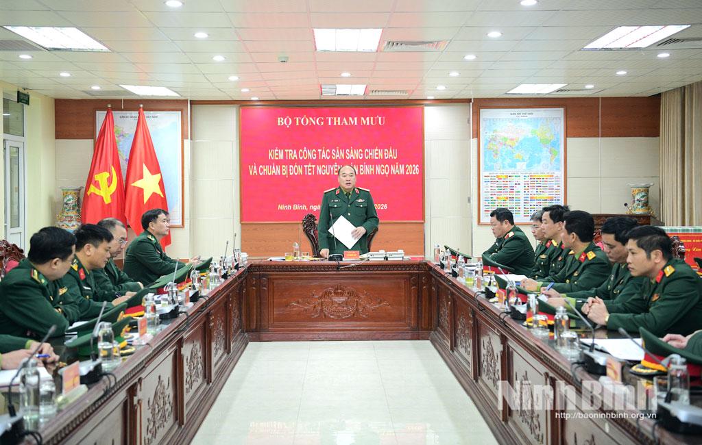 Đoàn công tác của Bộ Tổng Tham mưu Quân đội Nhân dân Việt Nam kiểm tra công tác sẵn sàng chiến đấu, chúc Tết tại Bộ CHQS tỉnh.