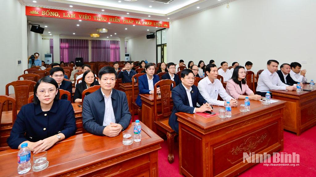 Các đại biểu dự hội nghị.