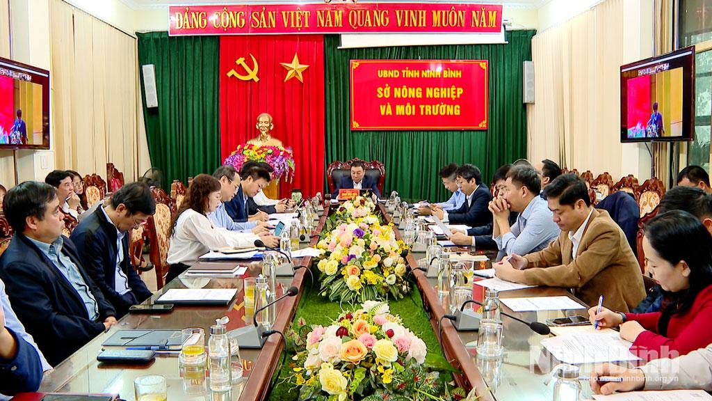 Các đại biểu dự hội nghị trực tuyến tại điểm cầu Ninh Bình.