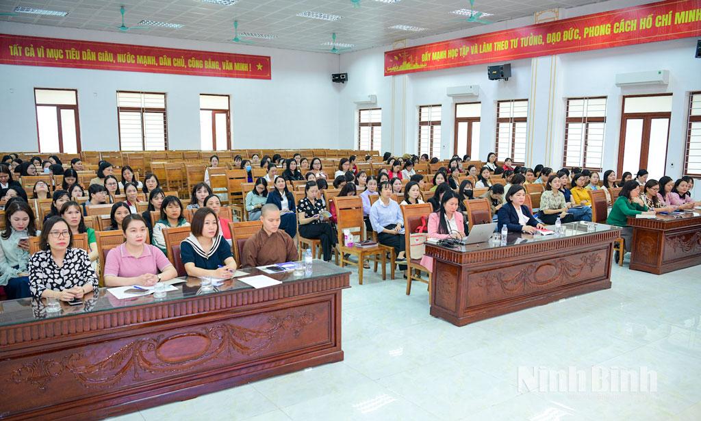 Các đại biểu dự hội nghị tập huấn.