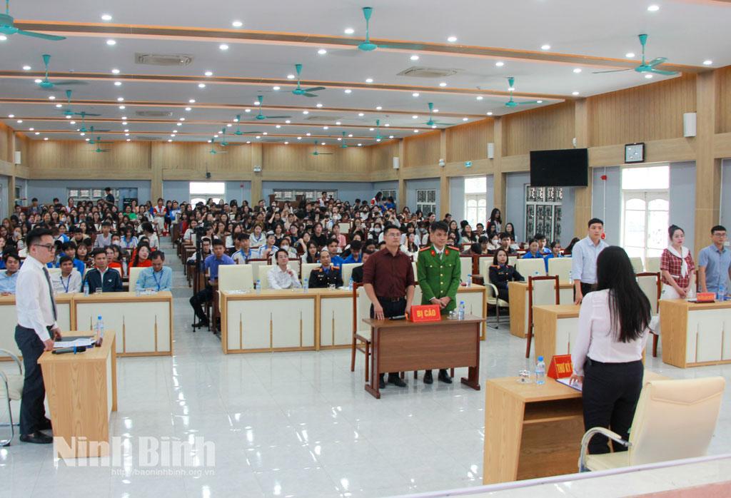 Tình huống trong “Phiên tòa giả định”.