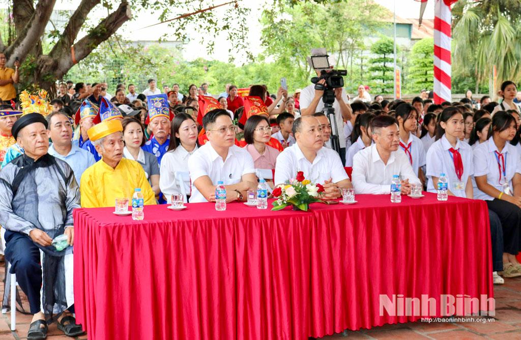 Các đại biểu dự khai mạc chương trình.