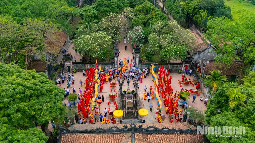 Lễ rước nước từ sông Hoàng Long về Đền thờ Vua Đinh Tiên Hoàng.