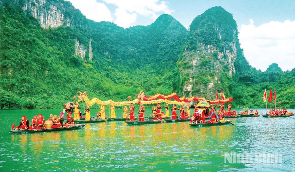 Nghi lễ rước Rồng tại Lễ hội Tràng An năm 2026. Ảnh: Ninh Mạnh Thắng
