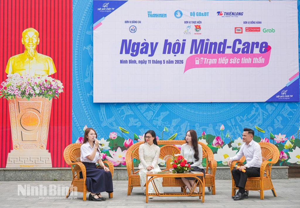 Các khách mời chia sẻ tại Talkshow - Trạm tiếp sức tinh thần trong khuôn khổ của chương trình.
