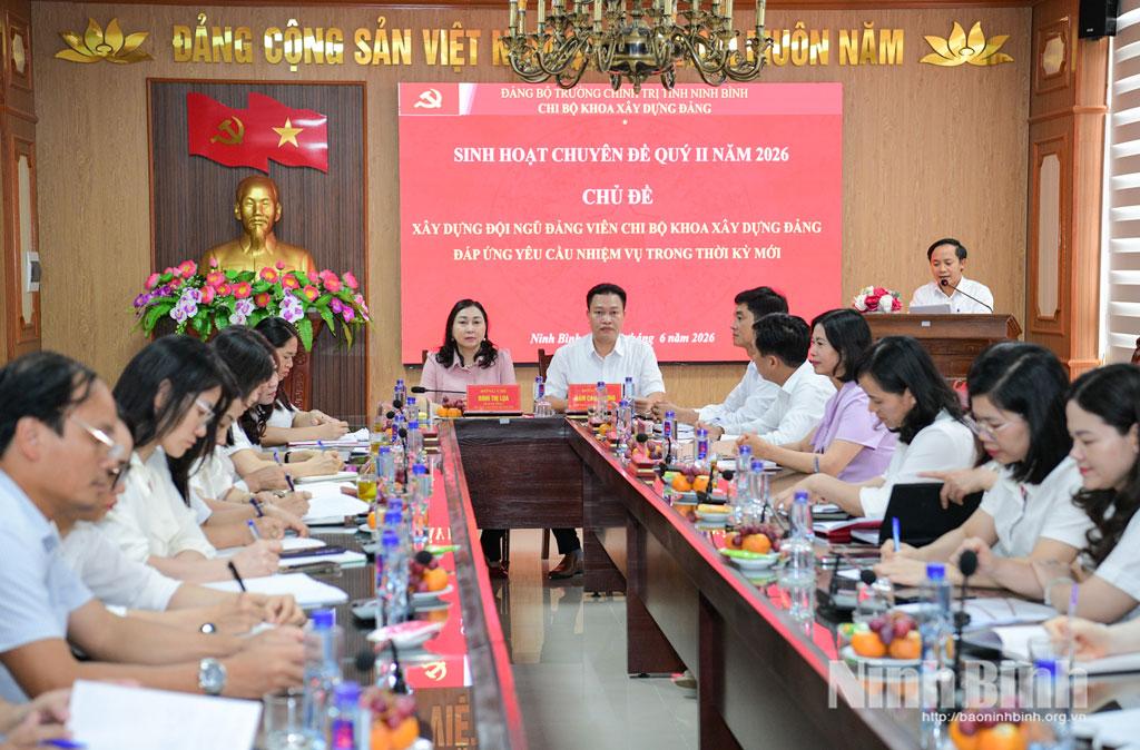 Quang cảnh buổi sinh hoạt chuyên đề.