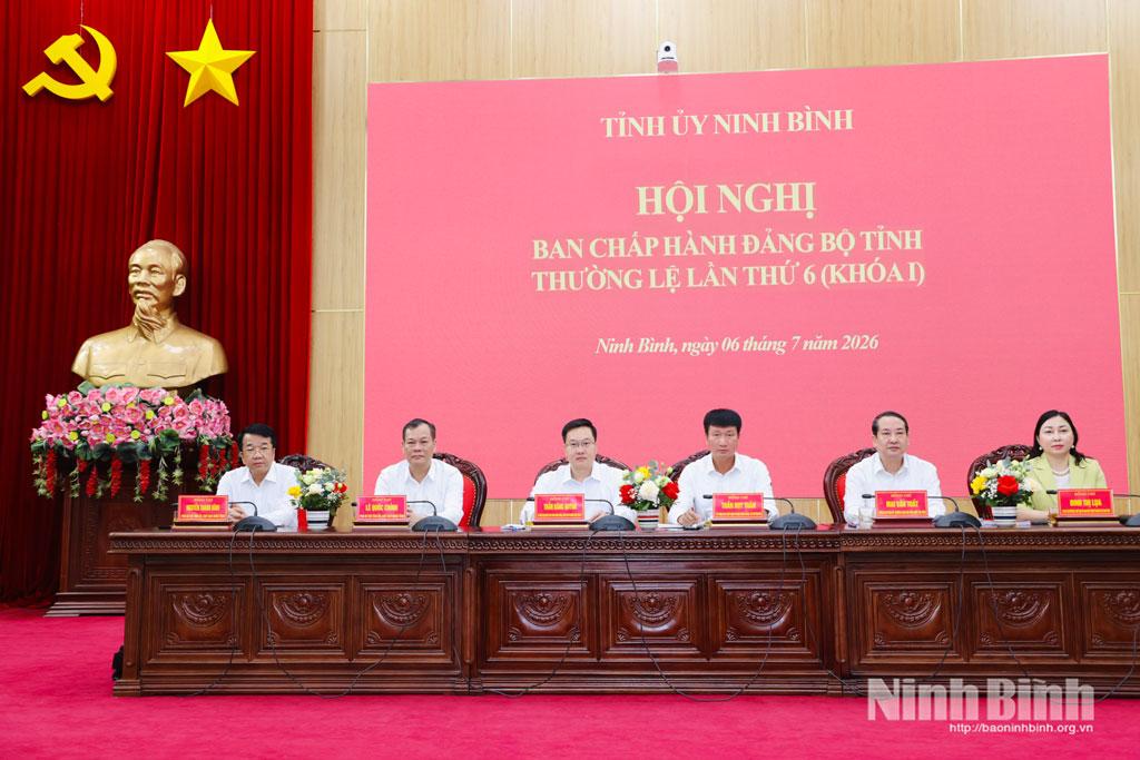 Các đồng chí Thường trực Tỉnh ủy chủ trì Hội nghị.