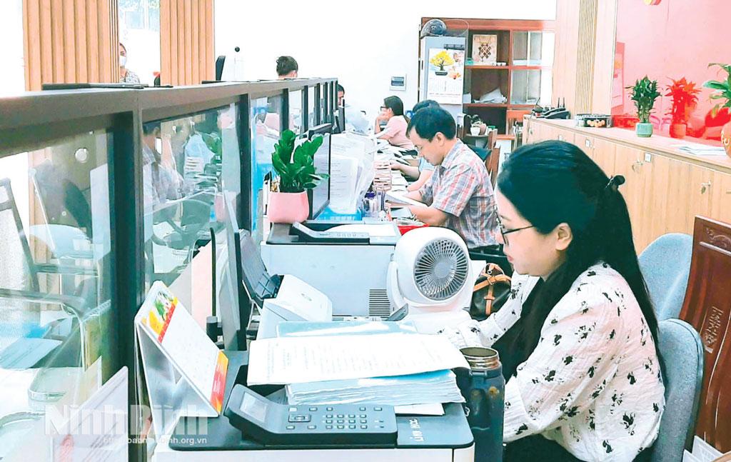 Hoạt động tại Trung tâm Phục vụ hành chính công xã Bình Mỹ.