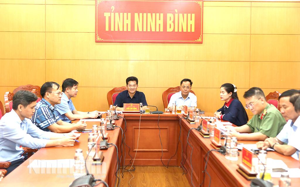 Các đại biểu dự hội nghị tại điểm cầu Ninh Bình.