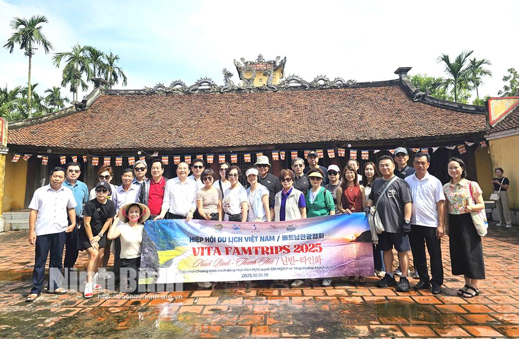 Đoàn Famtrip quốc tế tham quan, khảo sát tại chùa Lương, xã Hải Anh.