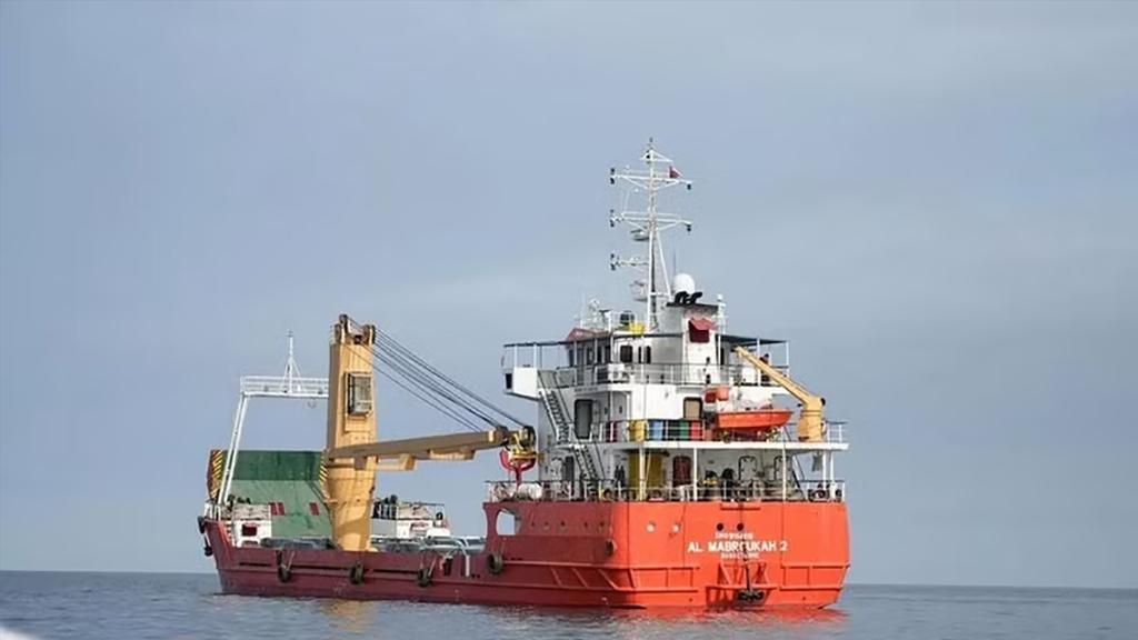 Tàu hàng di chuyển qua eo biển Hormuz, ngoài khơi tỉnh Musandam, Oman. (Ảnh: REUTERS/TTXVN)
