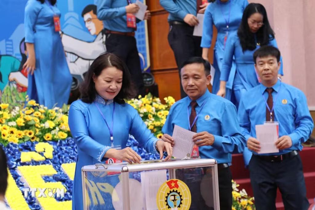 Đại hội XIV Công đoàn Việt Nam sẽ xem xét sửa đổi Điều lệ Công đoàn Việt Nam và bầu ra Ban Chấp hành Tổng Liên đoàn Lao động Việt Nam khóa XIV để lãnh đạo phong trào công nhân trong giai đoạn mới. (Ảnh: TTXVN)