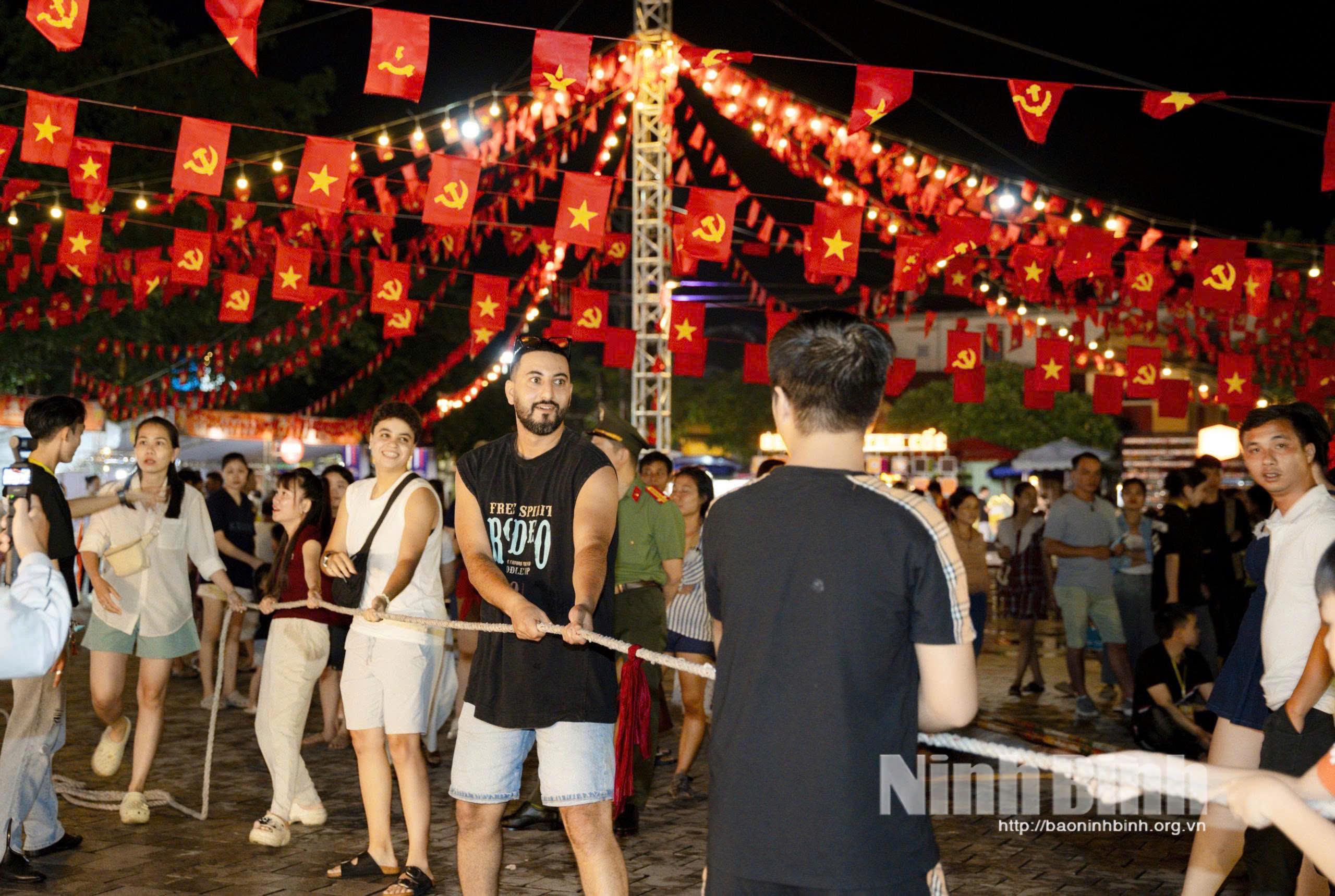 Khu du lịch Tam Cốc - Bích Động thường xuyên tổ chức các hoạt động về đêm nhằm kéo dài thời gian lưu trú, gia tăng trải nghiệm cho du khách.