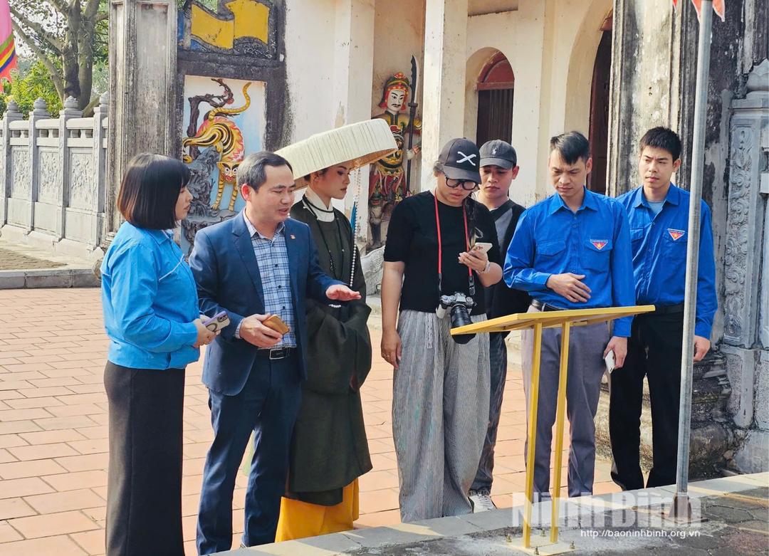 Công trình "Số hóa các di tích lịch sử, văn hóa trên địa bàn phường" của Đoàn phường Nam Định được lắp đặt tại chùa Phổ Minh.