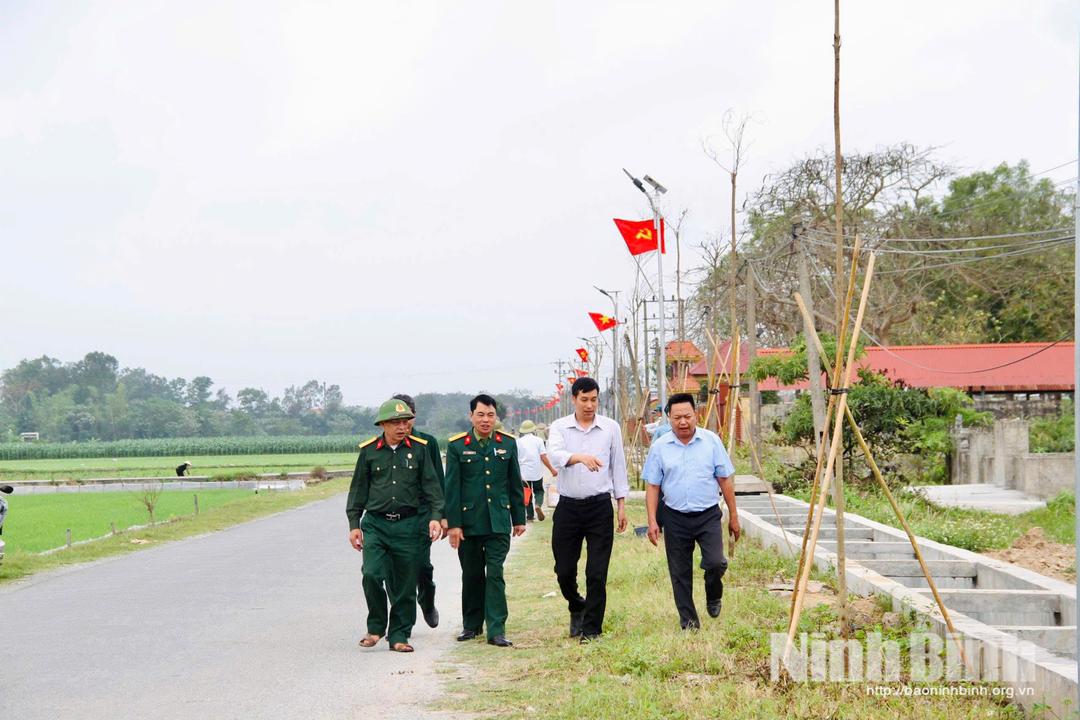 Tuyến đường cây - đường cờ của Chi hội CCB thôn Tiến Thắng, xã Yên Đồng.