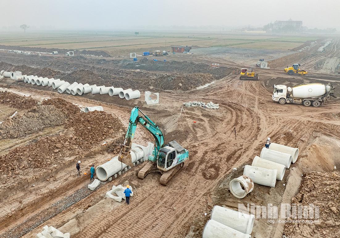 Xuyên Tết trên đại công trường khu công nghiệp Minh Châu