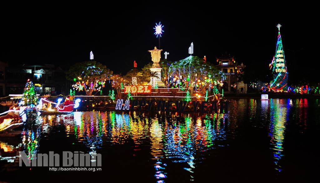 Không khí đón giáng sinh ở Nhà thờ đá Phát Diệm