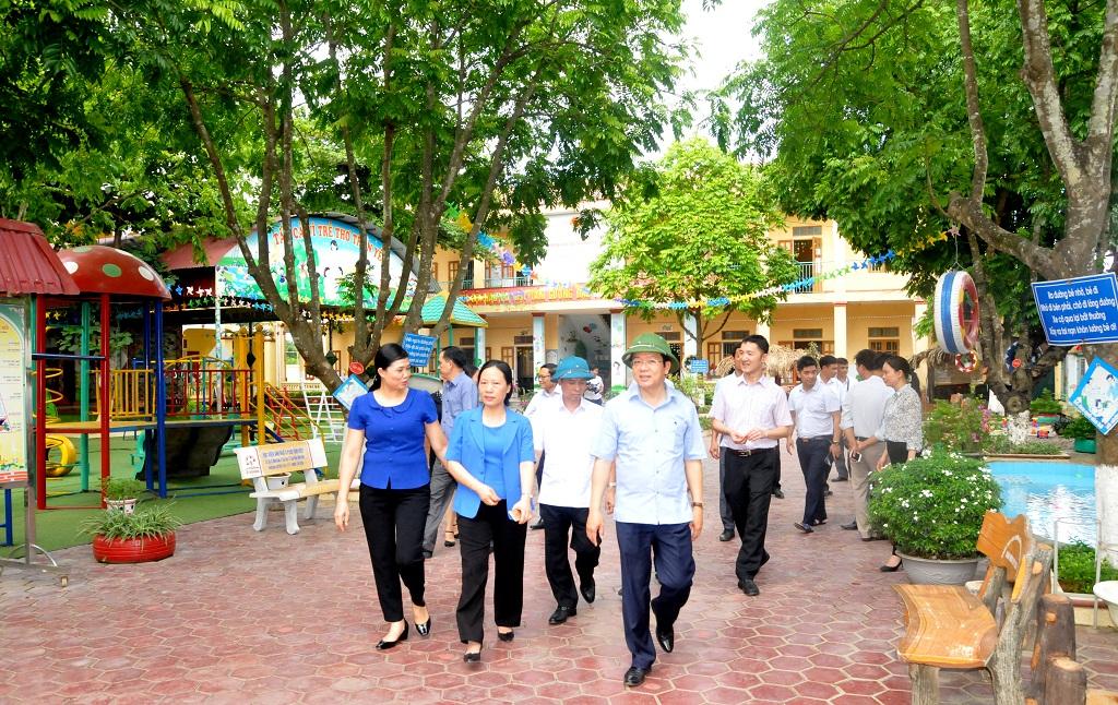 Đồng chí Phó Chủ tịch UBND tỉnh khảo sát công tác xây dựng nông thôn mới kiểu mẫu tại xã Quang Sơn