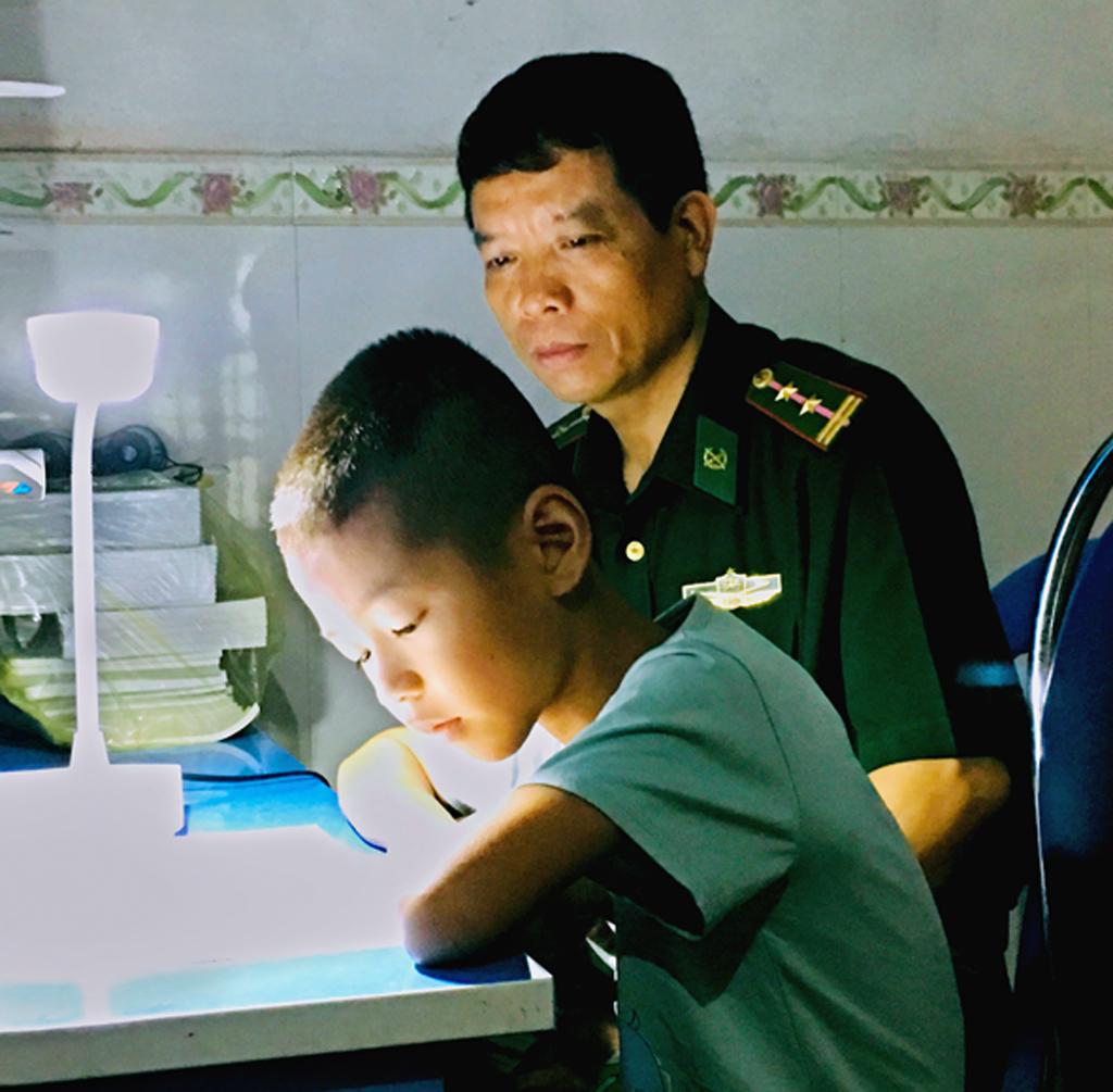 Bình yên vùng đất mới (KỲ 1: CHUYỆN VỀ NHỮNG ĐỨA CON NUÔI ĐỒN BIÊN PHÒNG)