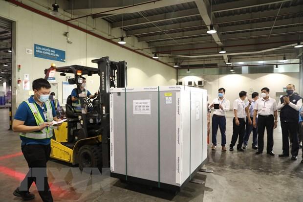 Hơn 811.000 liều vaccine của COVAX Facillity đã về tới Việt Nam