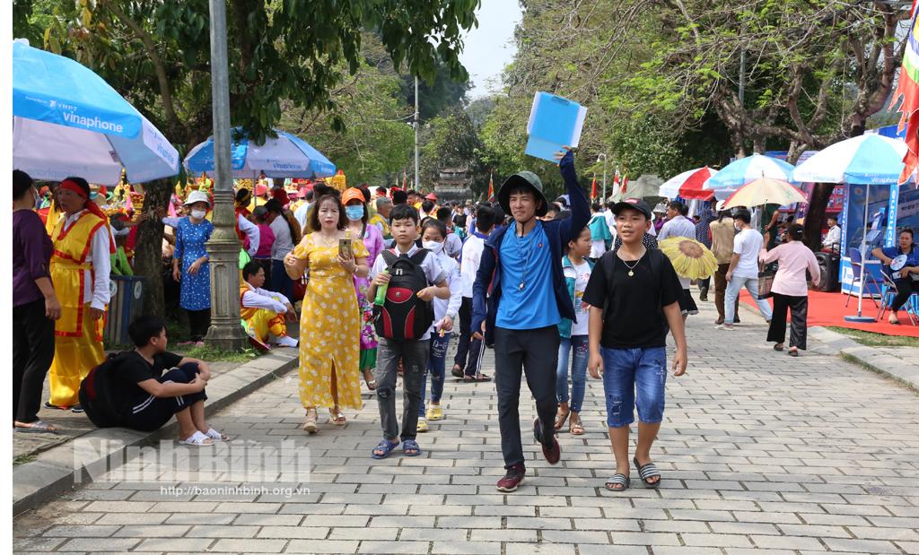 Nô nức trẩy hội Hoa Lư