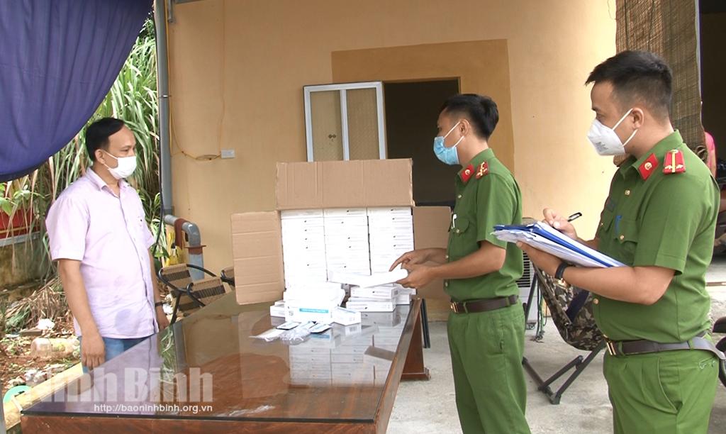 Phát hiện và thu giữ 1.000 que test nhanh COVID-19 không có hóa đơn, chứng từ
