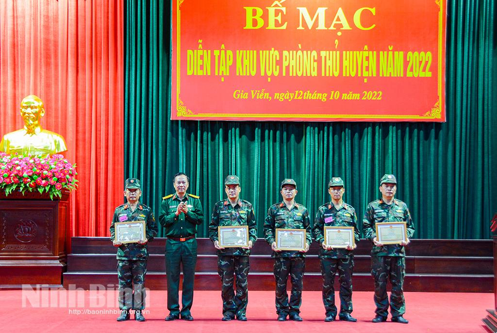 Bế mạc Diễn tập khu vực phòng thủ huyện Gia Viễn