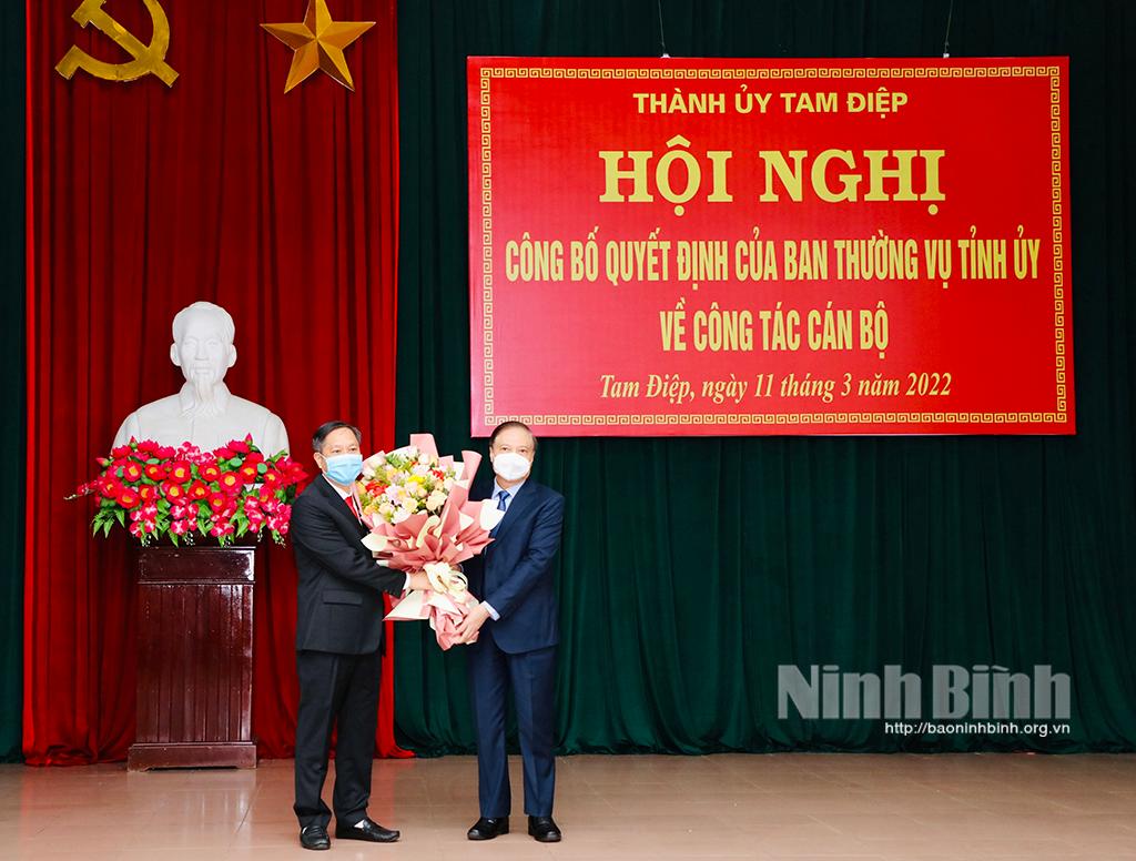 [Video] Công bố, trao quyết định chuẩn y chức danh Phó Bí thư Thành ủy Tam Điệp