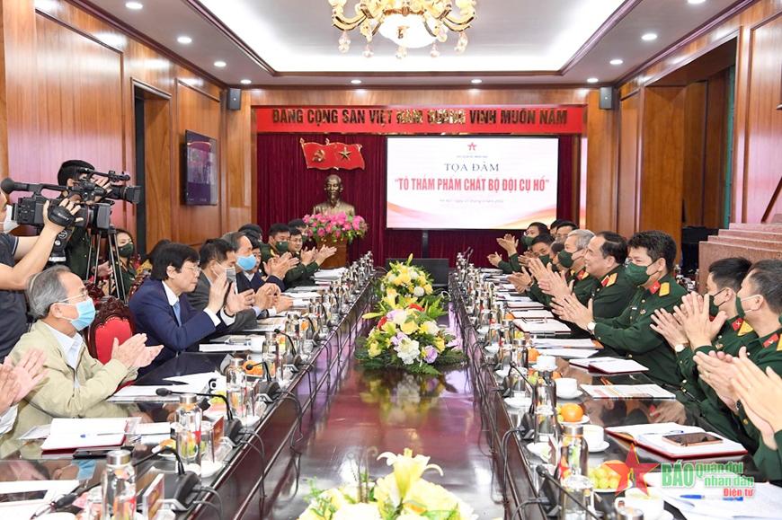 Tọa đàm "Tô thắm phẩm chất Bộ đội Cụ Hồ"