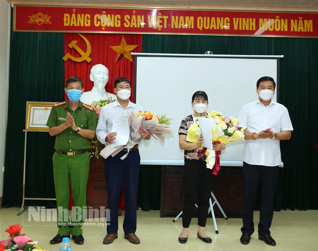 Ra mắt mô hình "Tổ công nhân vì môi trường xanh- tự quản bảo vệ an ninh trật tự"