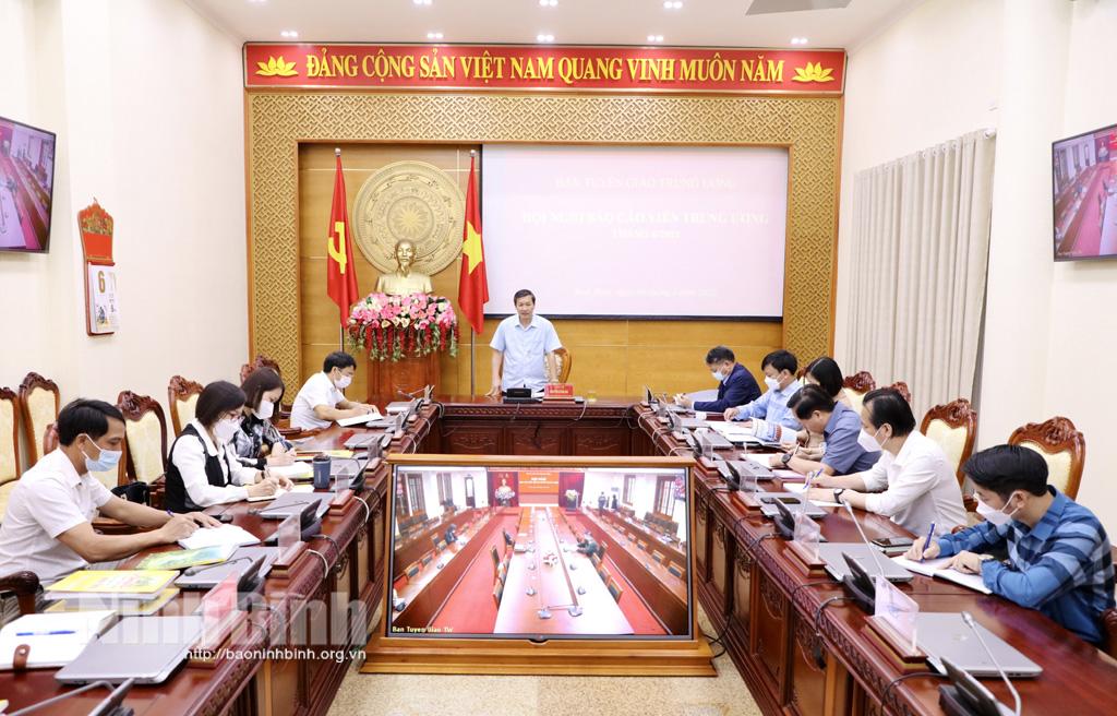 Hội nghị báo cáo viên tháng 4